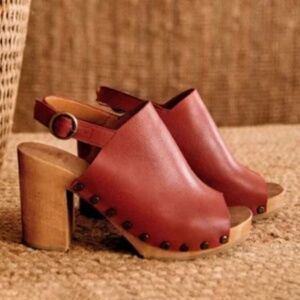 Sezane Dakota clogs in Terracotta, with original box!